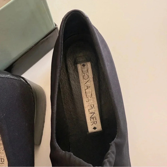 Donald J Pliner- Microfiber-Black- Slip on-Block Heel- Made in Spain- Size 8 - Picture 12 of 12